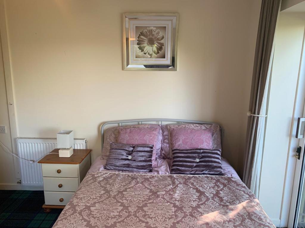 Budget Rooms Inverness Bagian luar foto