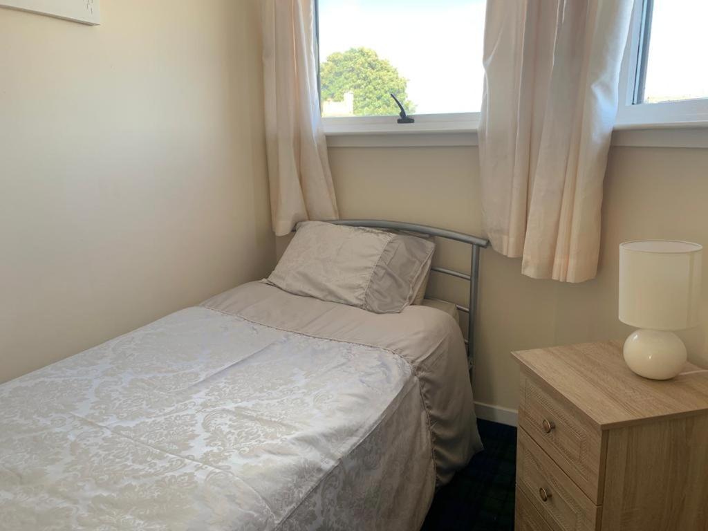 Budget Rooms Inverness Bagian luar foto