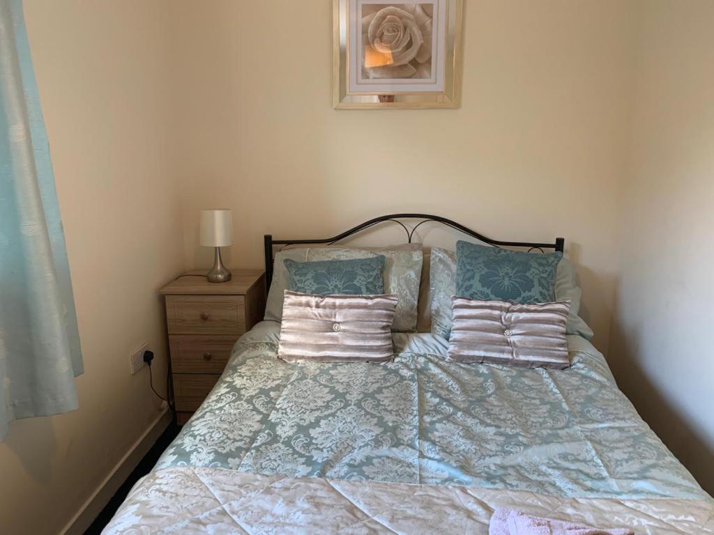 Budget Rooms Inverness Bagian luar foto