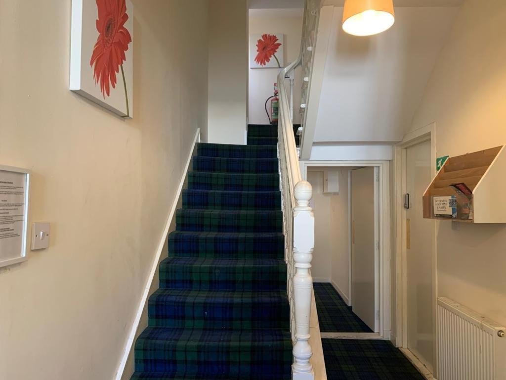 Budget Rooms Inverness Bagian luar foto