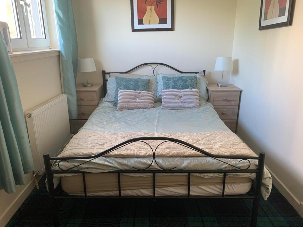 Budget Rooms Inverness Bagian luar foto