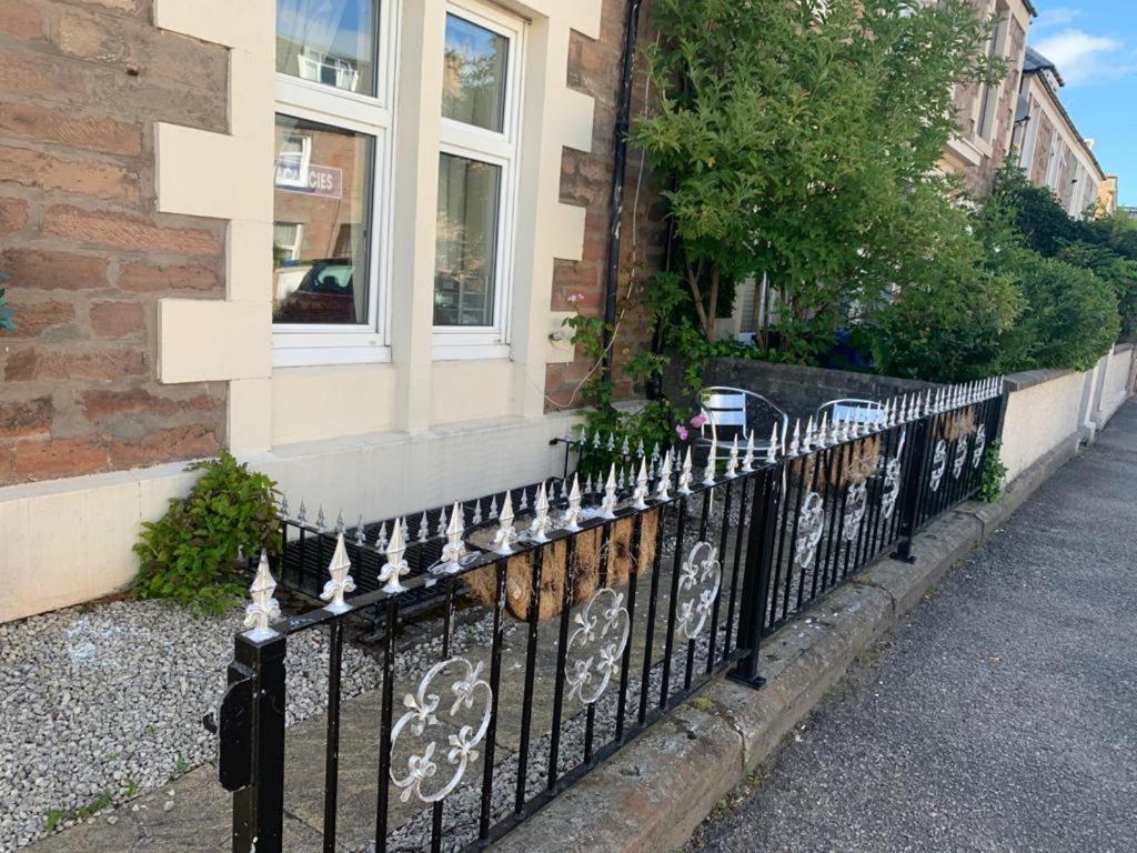 Budget Rooms Inverness Bagian luar foto