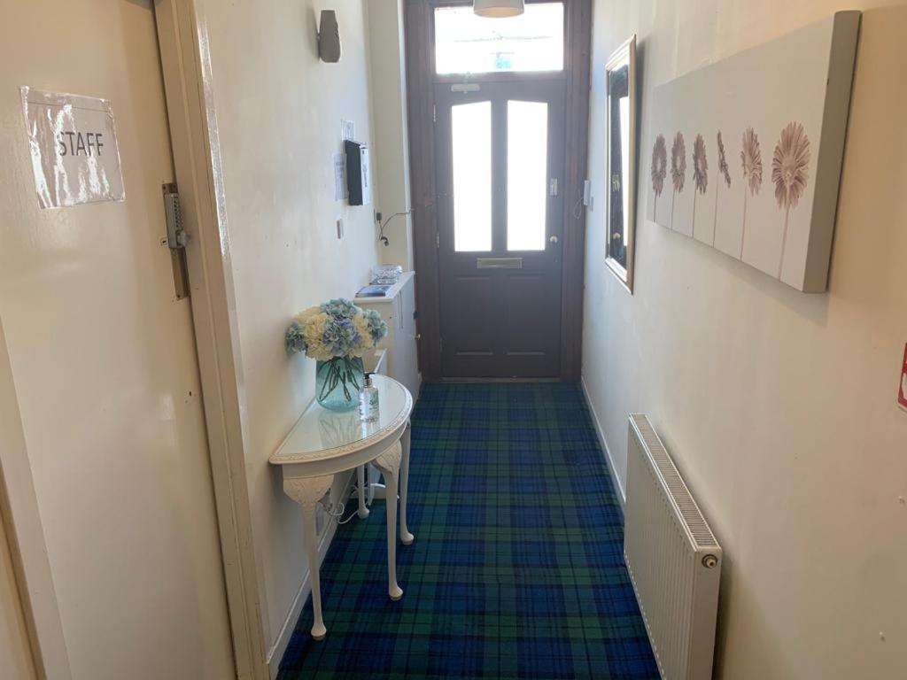 Budget Rooms Inverness Bagian luar foto