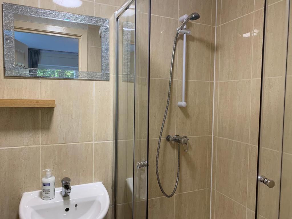 Budget Rooms Inverness Bagian luar foto