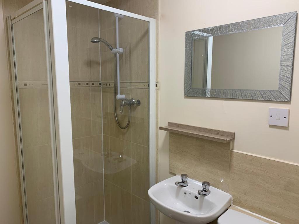 Budget Rooms Inverness Bagian luar foto
