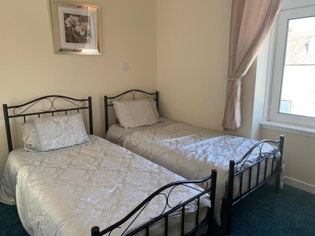 Budget Rooms Inverness Bagian luar foto