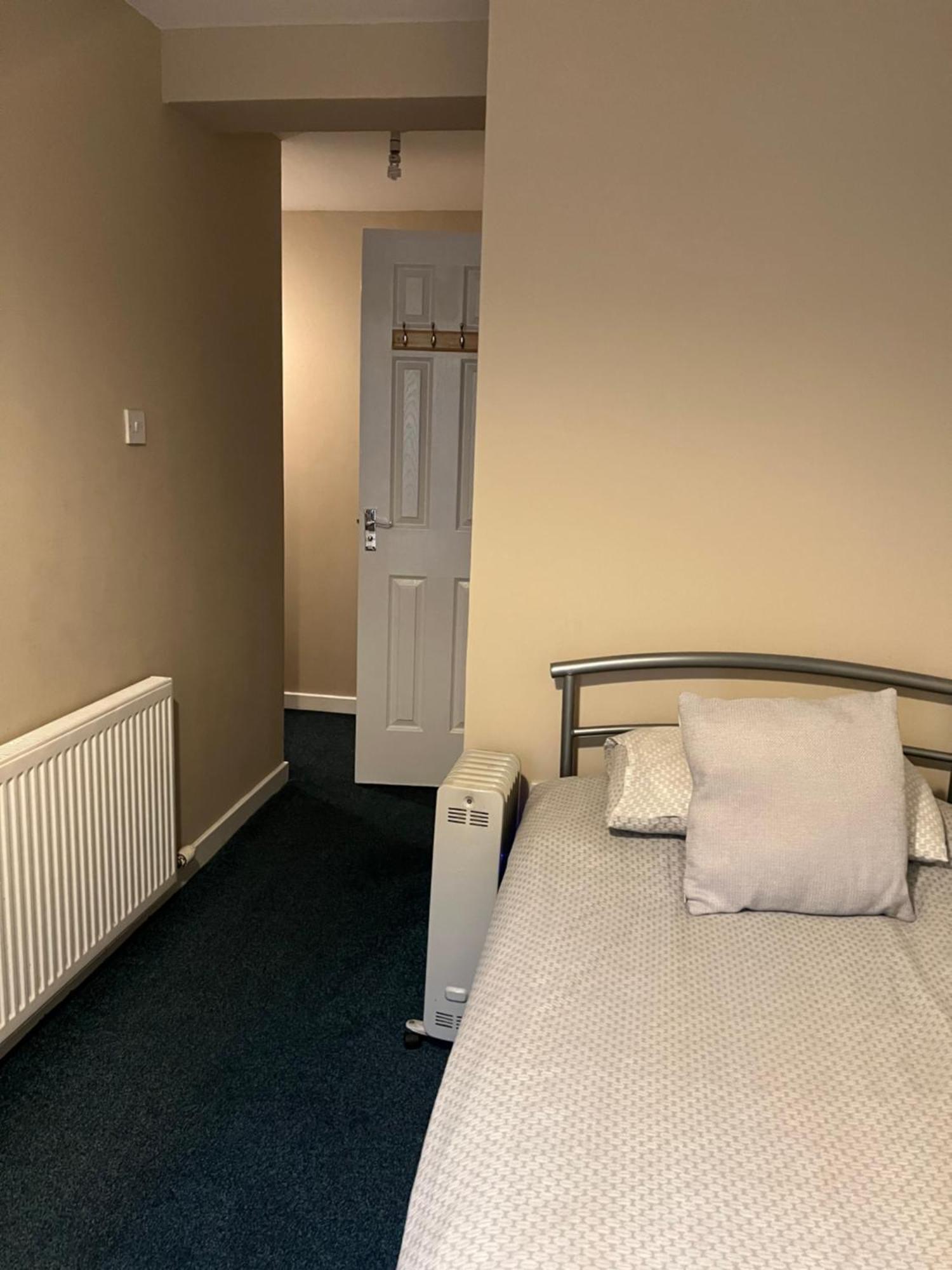 Budget Rooms Inverness Bagian luar foto