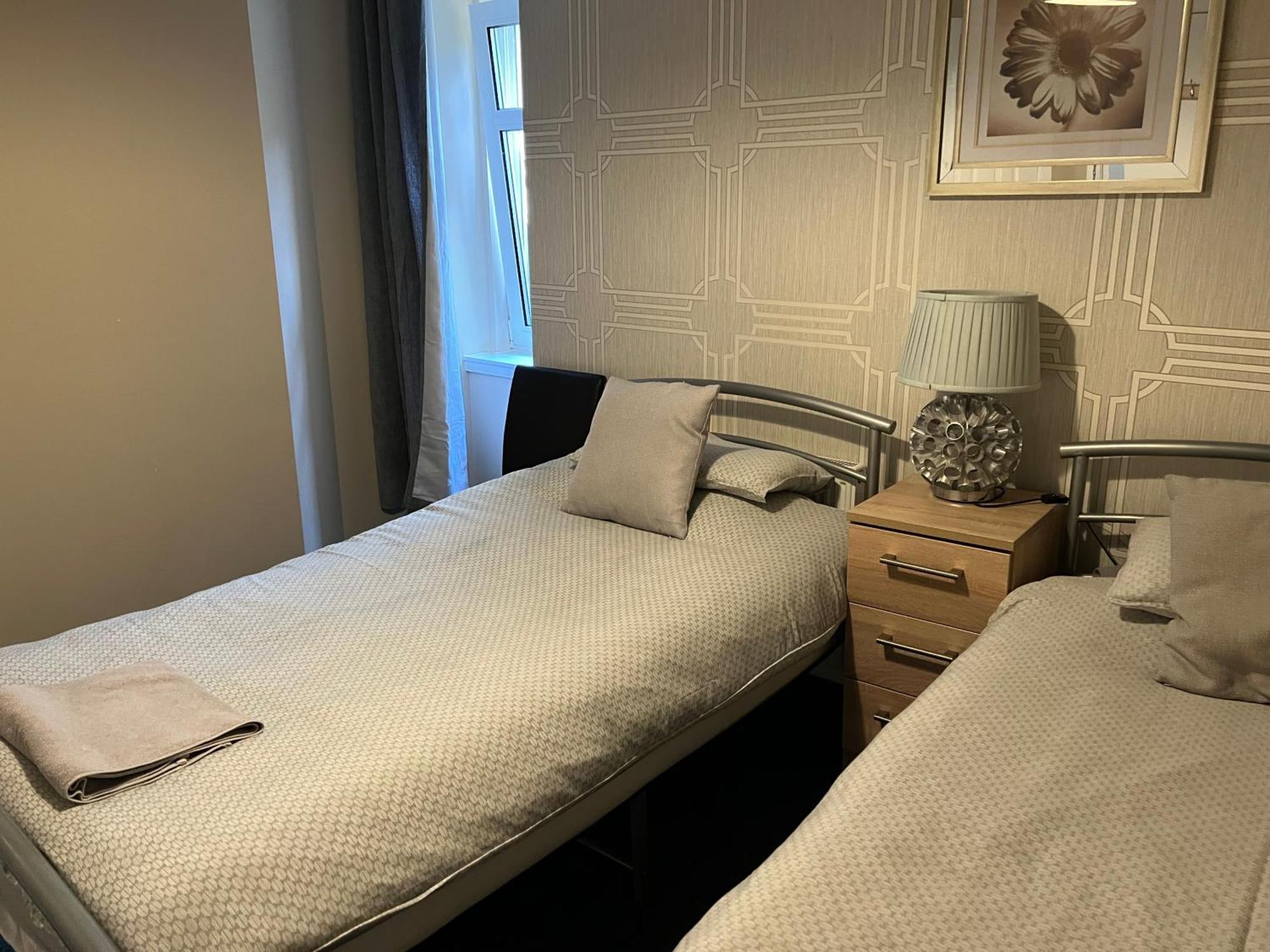 Budget Rooms Inverness Bagian luar foto