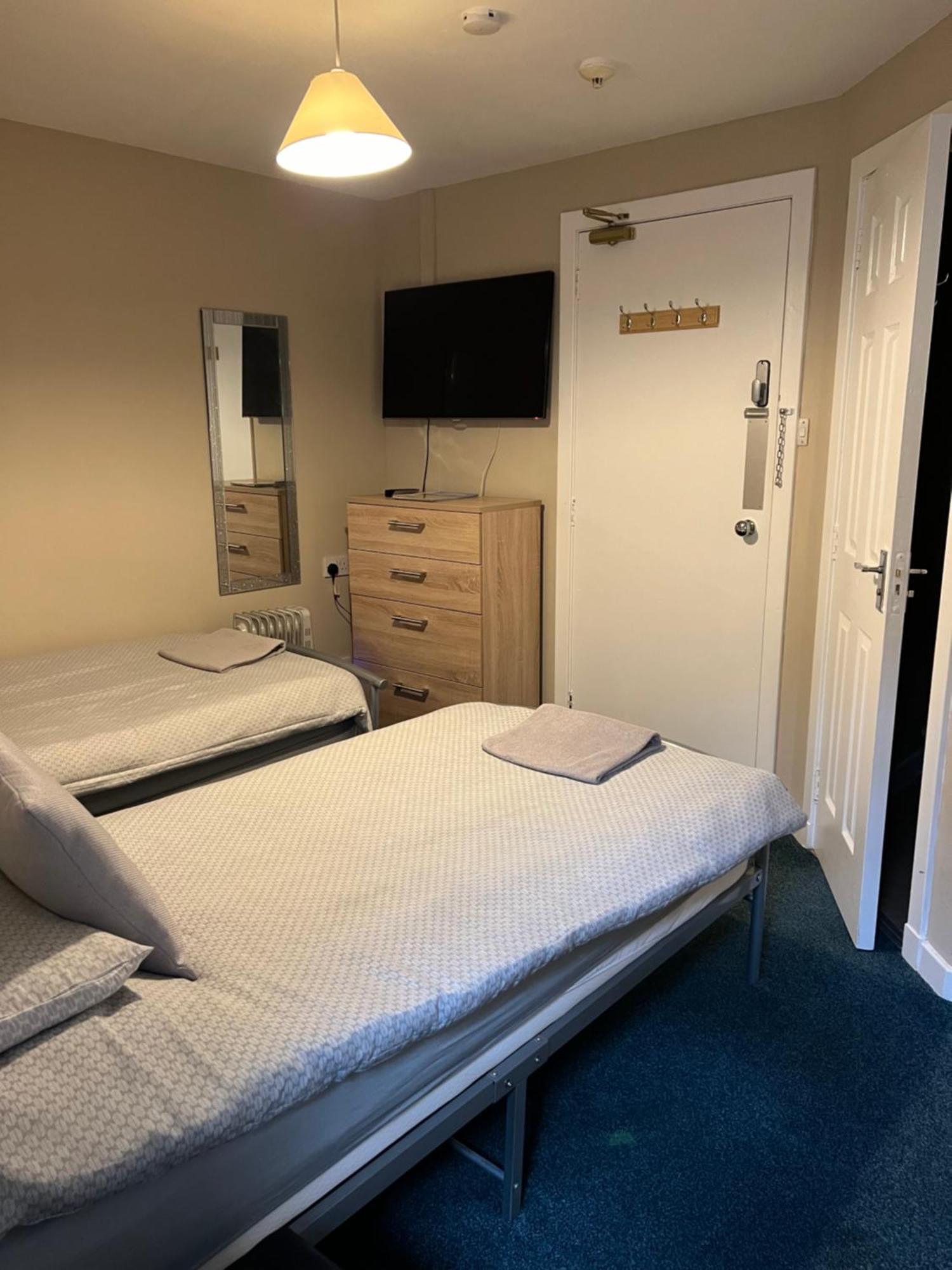 Budget Rooms Inverness Bagian luar foto