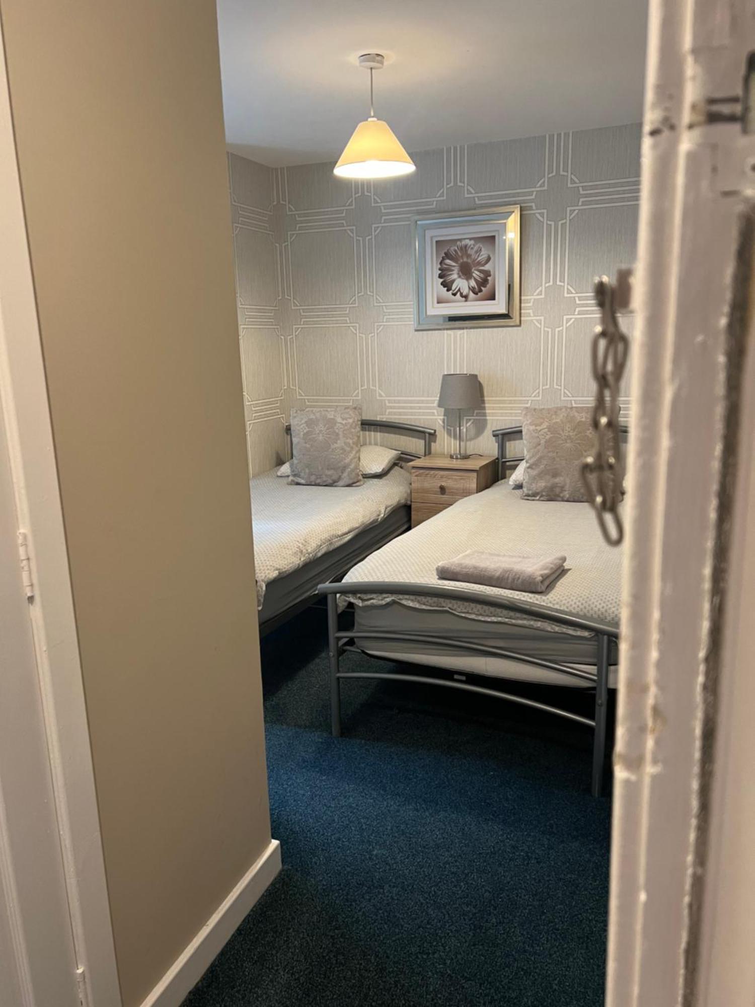 Budget Rooms Inverness Bagian luar foto