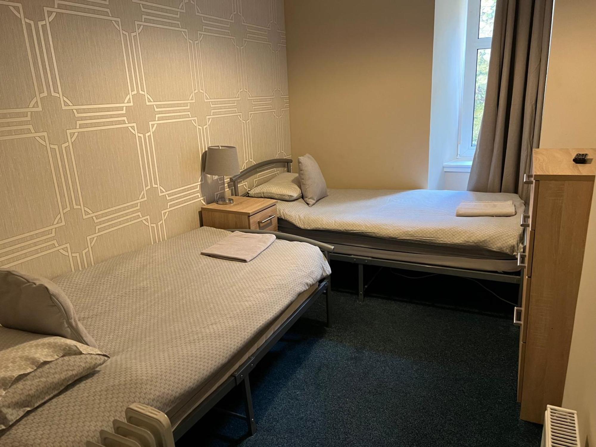 Budget Rooms Inverness Bagian luar foto