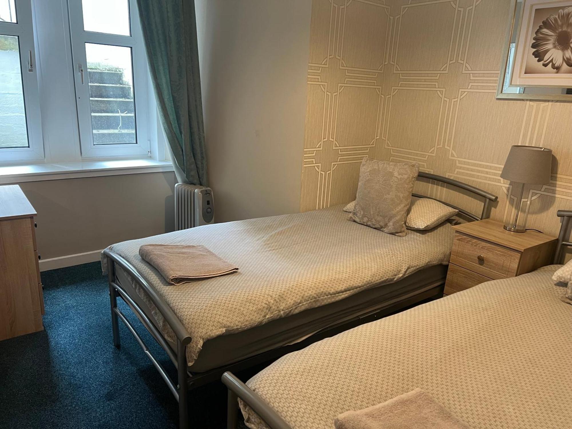 Budget Rooms Inverness Bagian luar foto