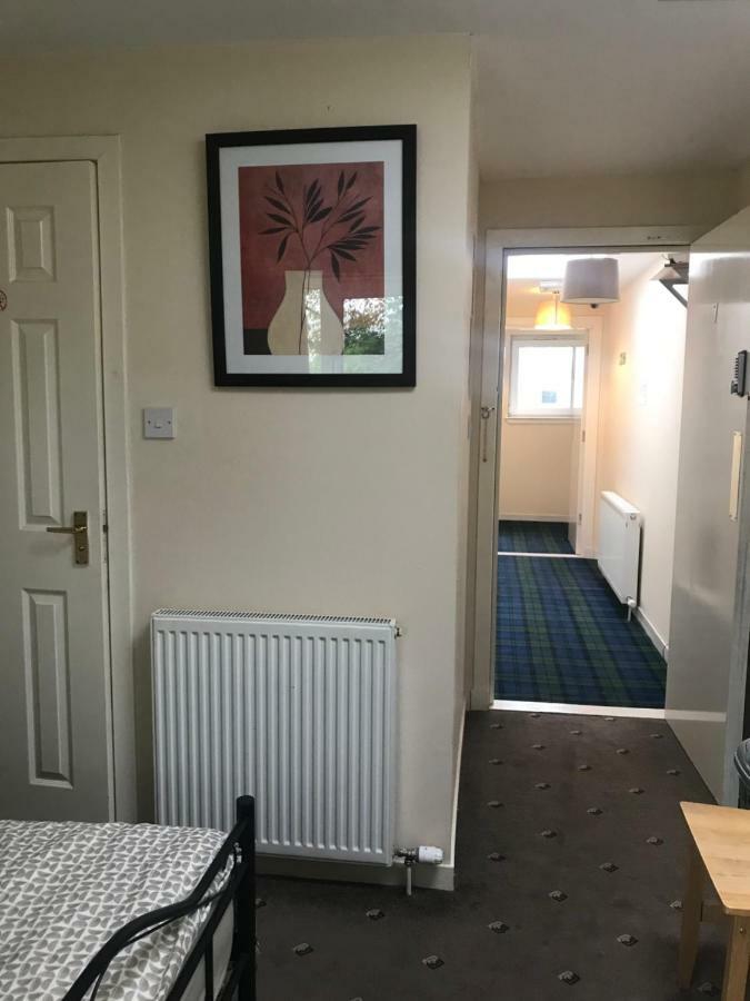 Budget Rooms Inverness Bagian luar foto