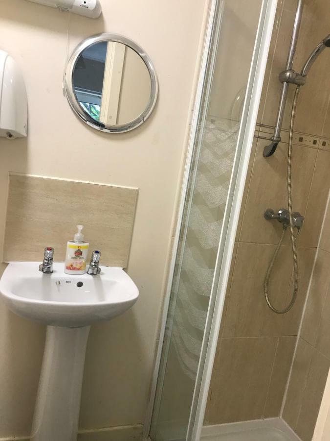 Budget Rooms Inverness Bagian luar foto